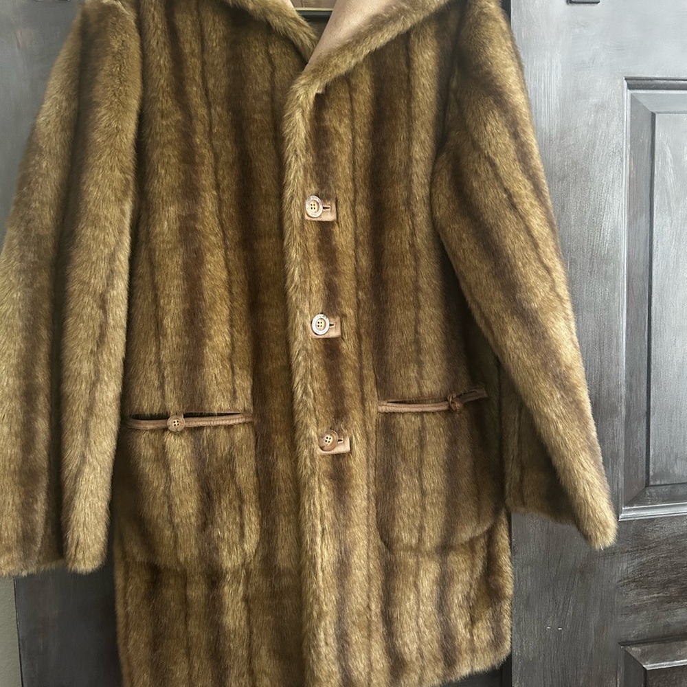 Women’s faux fur reversible coat with stylish hood